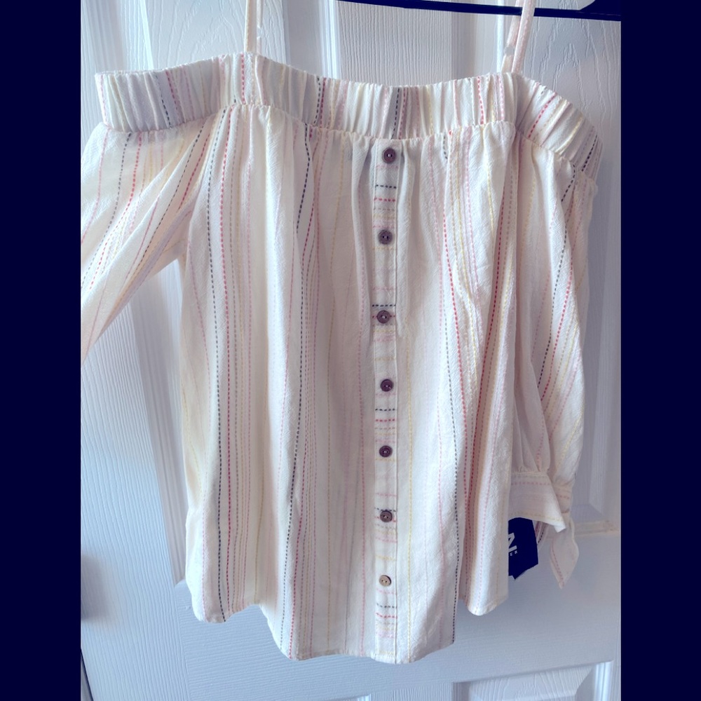 NWT Off shoulder vertical stripe IZ byer long sleeve top